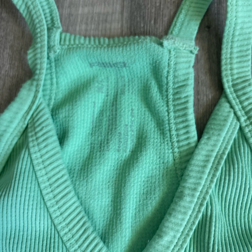 Green tank tops - Picture 7 of 7